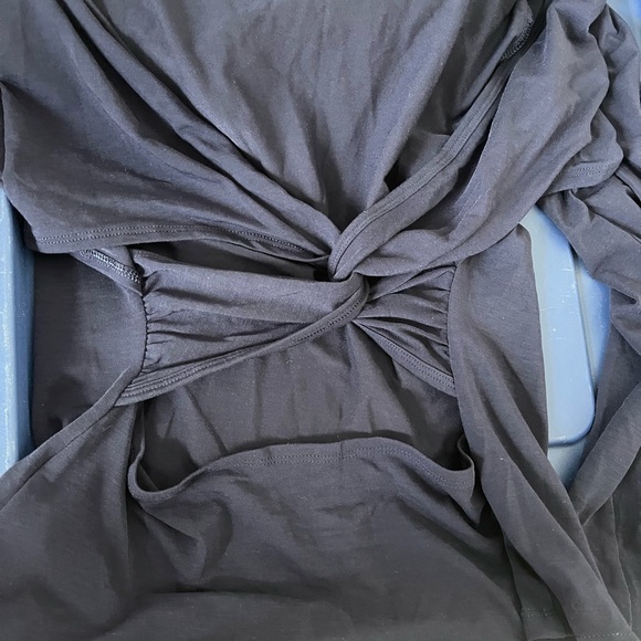 NWT Gap active top - Picture 3 of 5